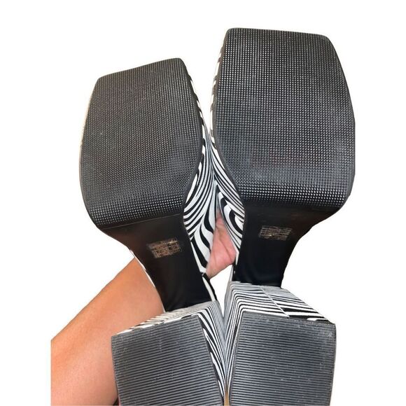 Zebra Square Toe High Block Heels slip
On - Picture 3 of 3
